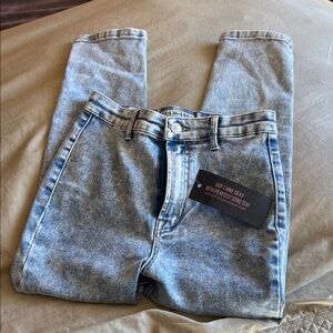 Cielo Light Blue cropped Denim Jeans. Size M